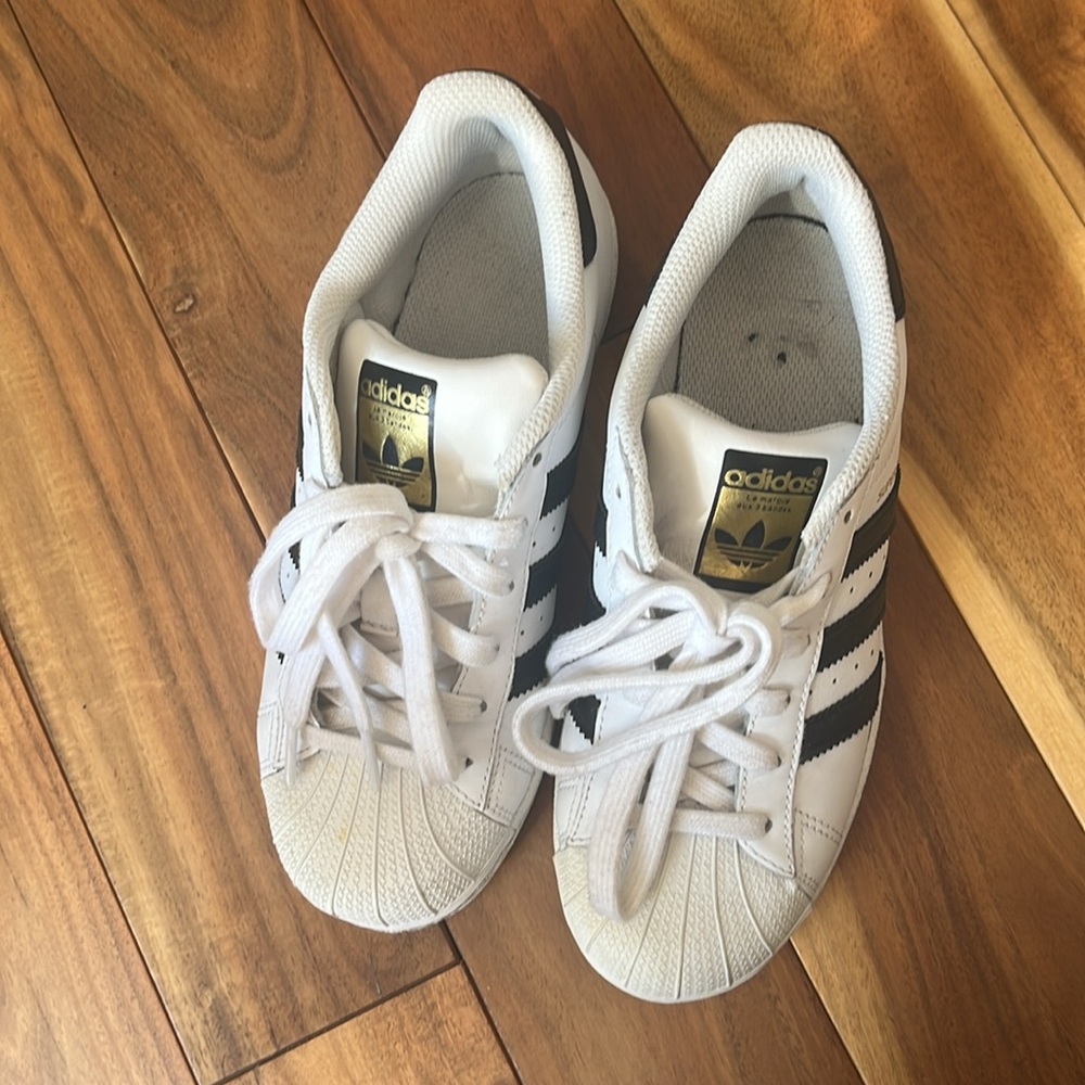 adidas Superstars - Picture 2 of 6